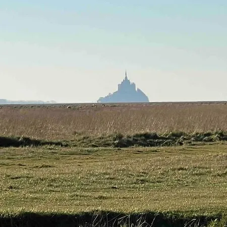 Avec Piscine En Baie Mont St Michel Dans Un Parc Arbore *