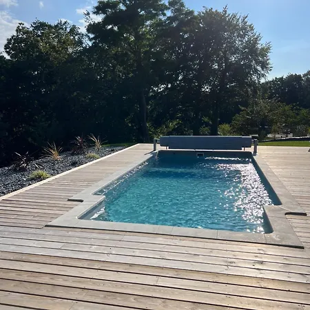 Avec Piscine En Baie Mont St Michel Dans Un Parc Arbore Villa