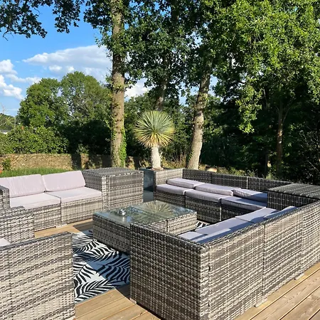 Villa Avec Piscine En Baie Mont St Michel Dans Un Parc Arbore Le Val-Saint-Pere