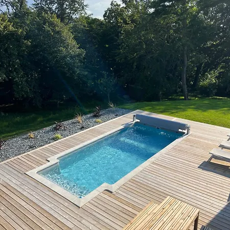 Avec Piscine En Baie Mont St Michel Dans Un Parc Arbore Le Val-Saint-Pere